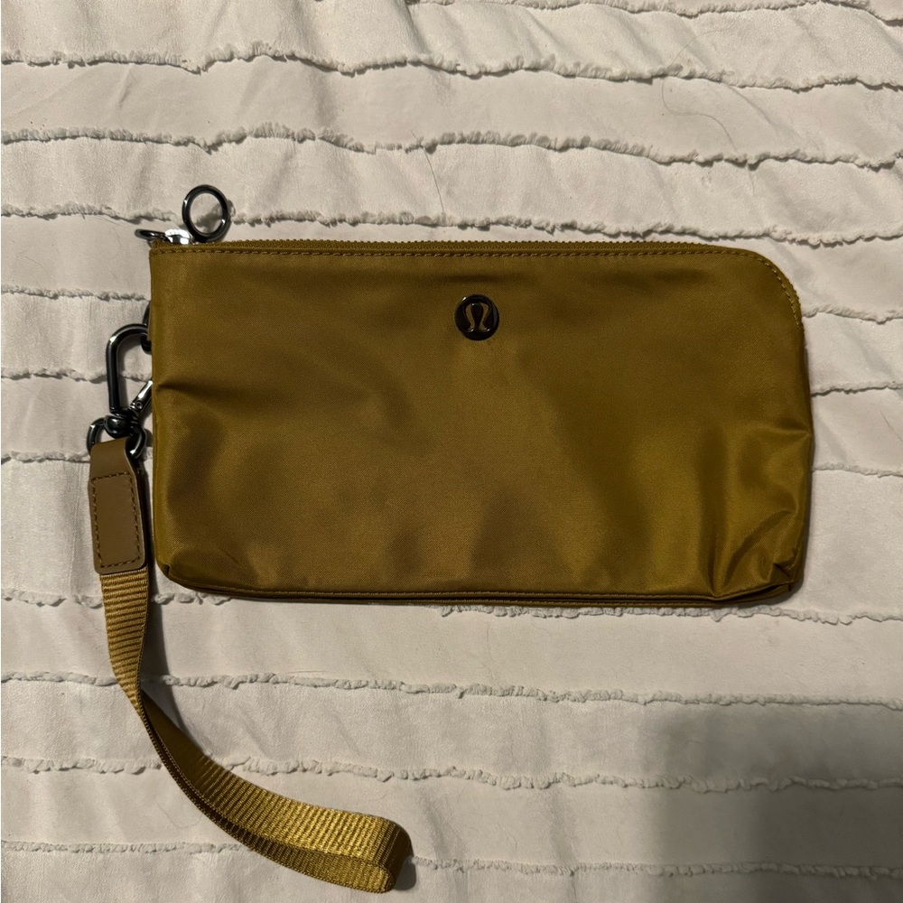 LULULEMON Curved Wristlet